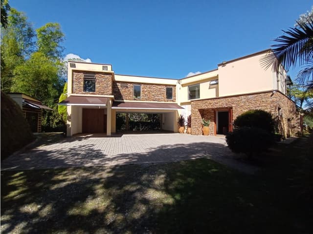 CASA CAMPESTRE EN UNIDAD CERRADA SECTOR AEROPUERTO