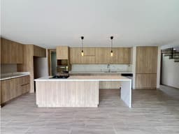 VENTA DE CASA ESQUINERA EN UNIDAD CERRADA DEL RETIRO 
