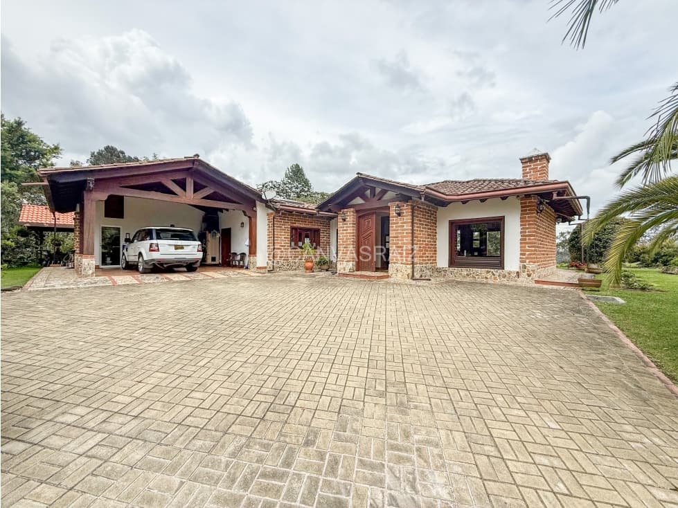 VENTA DE CASA ESTILO ESPAÑOL EL ESCOBERO — foto 1