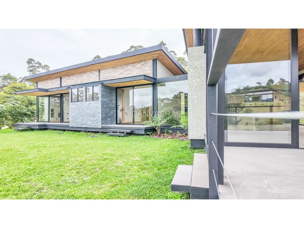 Venta de Casa Campestre en Parcelación El Retiro — foto 2