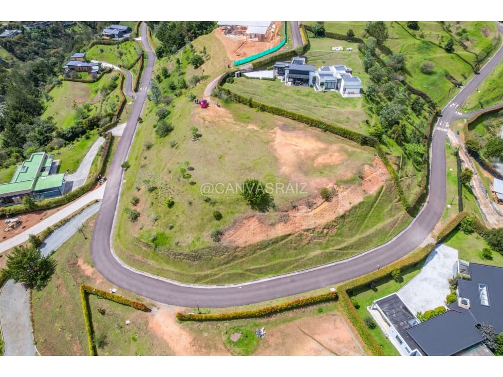VENTA DE LOTE EN PARCELACIÓN EN EL RETIRO — foto 2