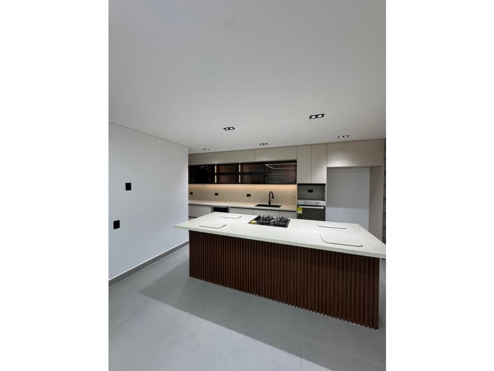 CASA EN UNIDAD CERRADA EN LLANOGRANDE — foto 2