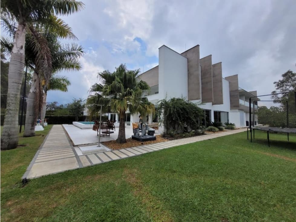 LUJOSA CASA CAMPESTRE EN LLANOGRANDE — foto 3