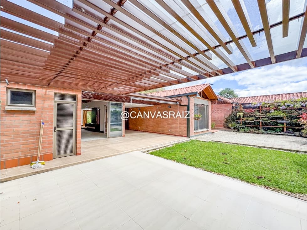 Venta de Casa en Unidad Cerrada El Retiro — foto 1