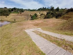 LOTE EN PARCELACIÓN CON ACCESO A LAGO SECTOR AEROPUERTO