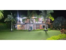 VENTA CHALET VIA PUEBLO TAPAO