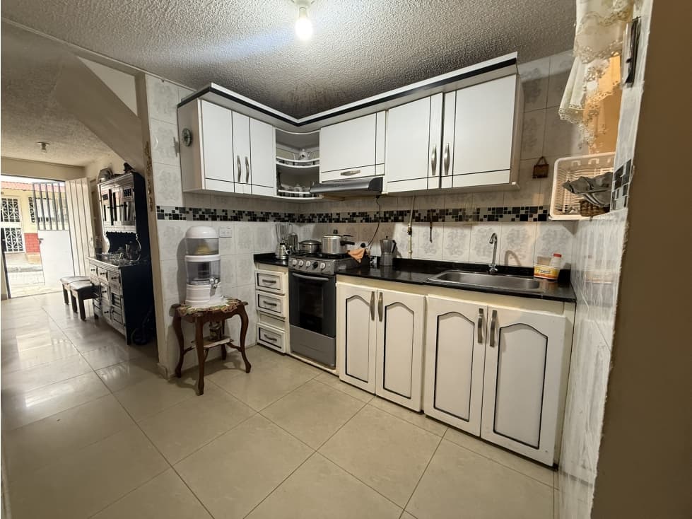 VENTA CASA BIFAMILIAR SECTOR BARRIO CIUDAD DORADA — foto 3