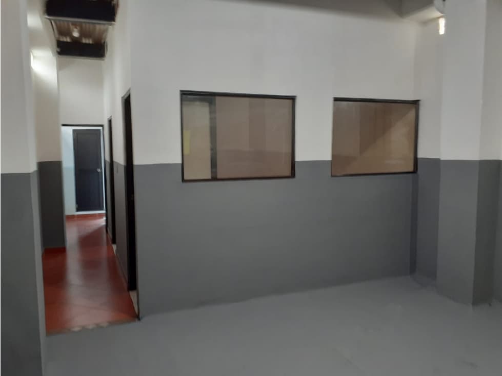 Venta de bodega en Barrio Antioquia, precio de oportunidad — foto 5