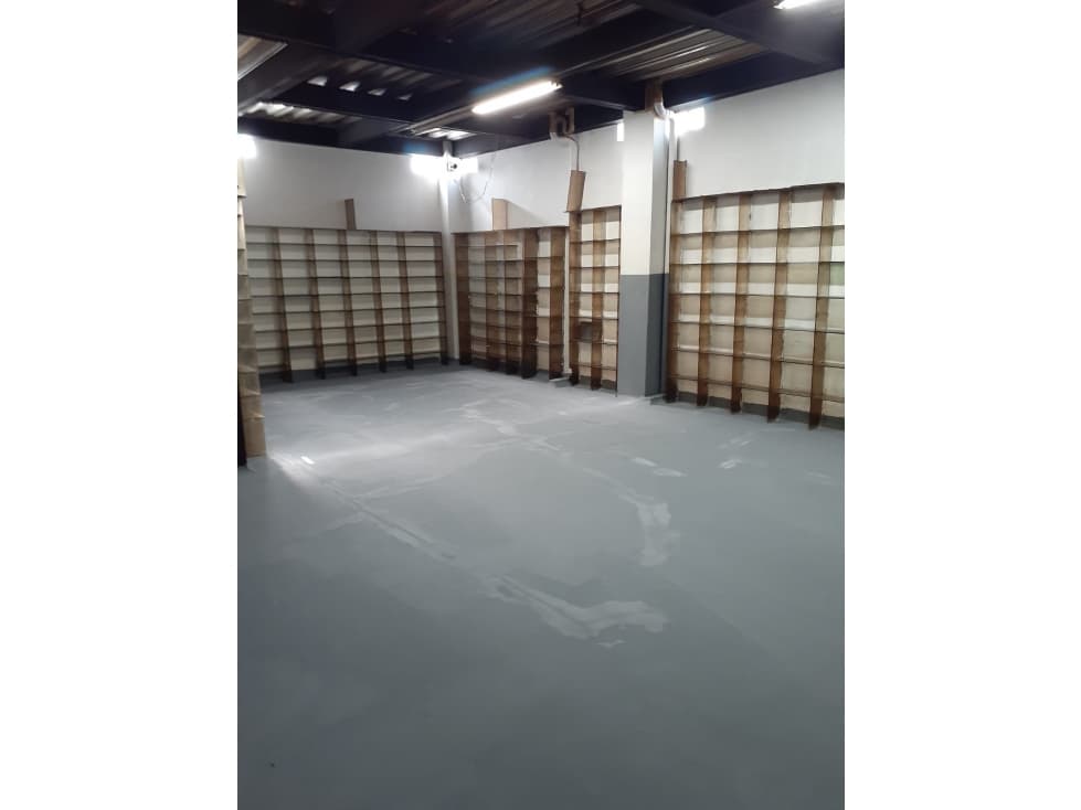 Venta de bodega en Barrio Antioquia, precio de oportunidad — foto 4