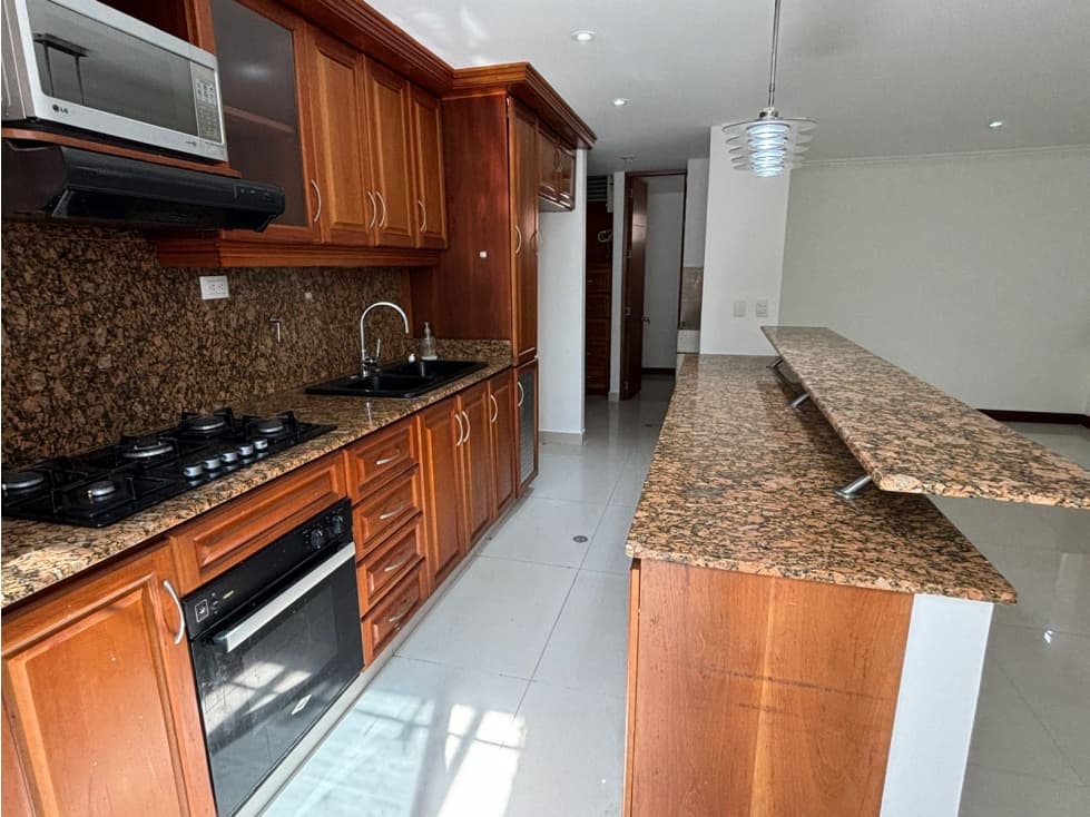 CASA EN ARRIENDO SECTOR DE ALTOS DEL POBLADO - POBLADO — foto 5