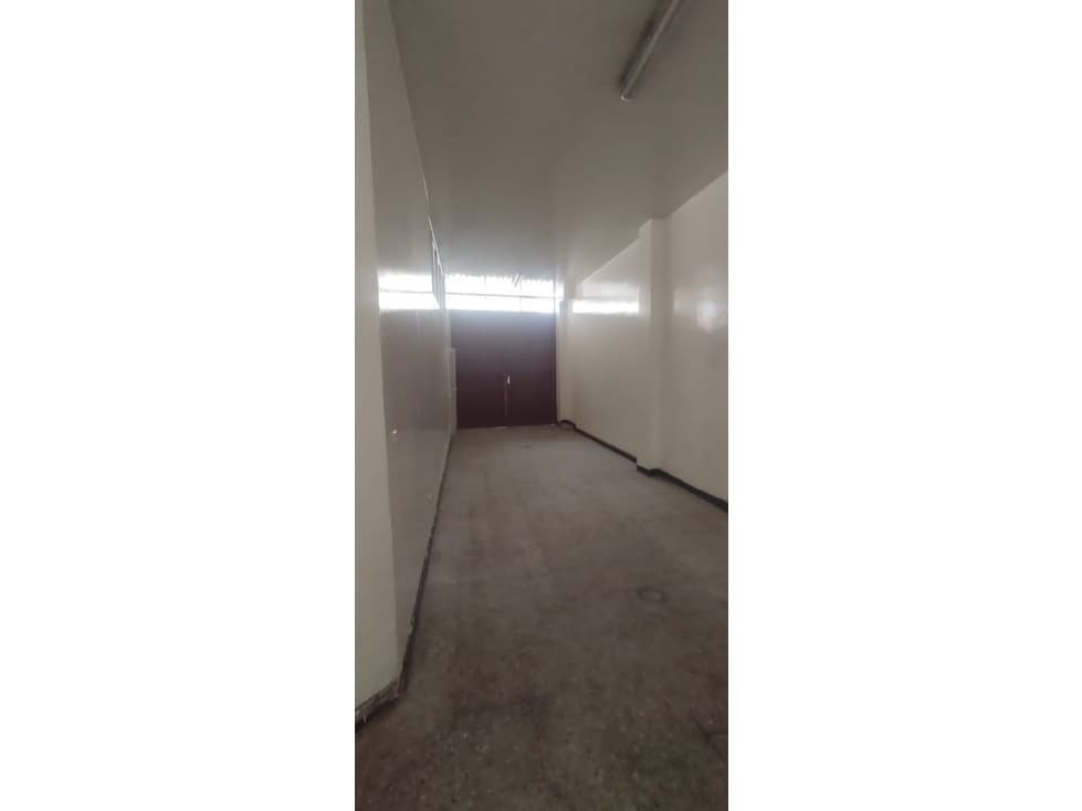 VENDO BODEGA INDUSTRIAL TOBERIN — foto 1