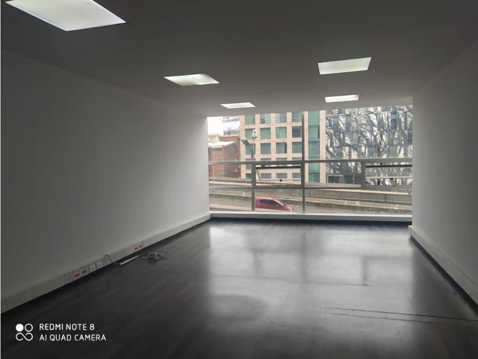 ARRIENDO OFICINAS EN BARRIO CHICO — foto 1