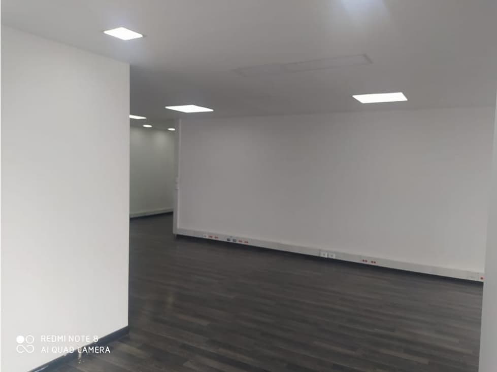 ARRIENDO OFICINAS EN BARRIO CHICO — foto 2