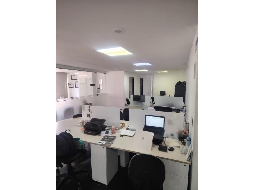 ARRIENDO OFICINAS AVENIDA CHILE — foto 4