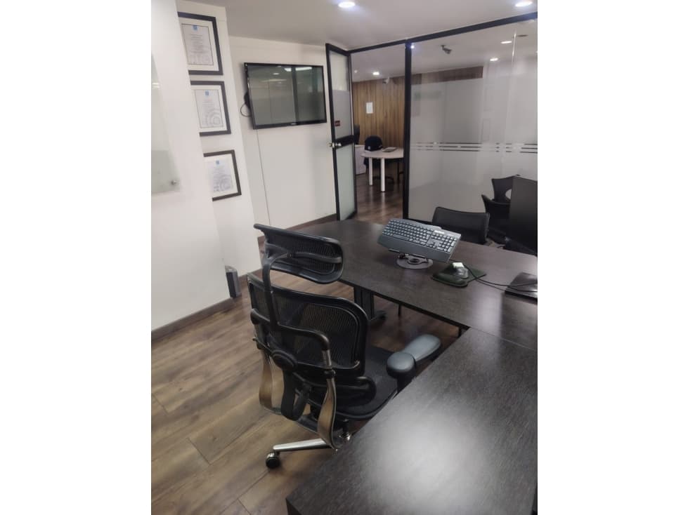 ARRIENDO OFICINA AV CHILE — foto 3