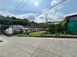 Venta de lote comercial entre el Centro y la Avenida del Río