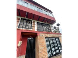 Casa de tres pisos independientes en venta Altagracia