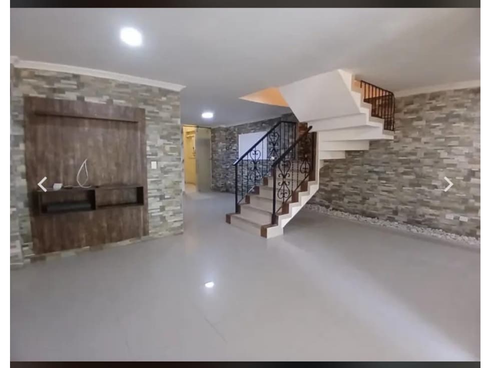 Casa de 4 niveles e venta corales — foto 1
