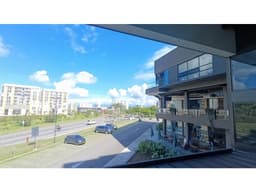 Se vende local comercial en el Mall de Batara Excelente para invertir.