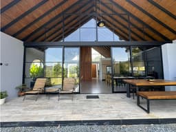 Casa nórdica lote plano via Llanogrande