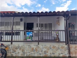 VENDO CASA EN LA URBANIZACION CHAMBRANAS EN CALACA QUINDIO