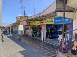 VENDO CASA ESQUINERA SOBRE AVENIDA 3 LOCALES Y VIVIENDA ACACIAS