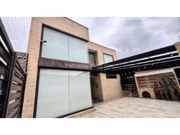 VENDO CASA EN ALHAMBRA