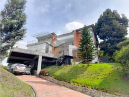 Vendo Amplia y Exclusiva Casa en Aposentos Sopó