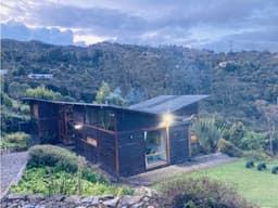 Vendo Hermosa Casa con buen lote en el hato k7 vía la Calera