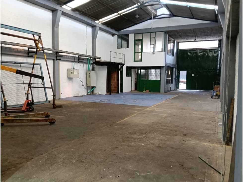 SE VENDE BODEGA INDUSTRIAL BARRIO CARVAJAL — foto 2