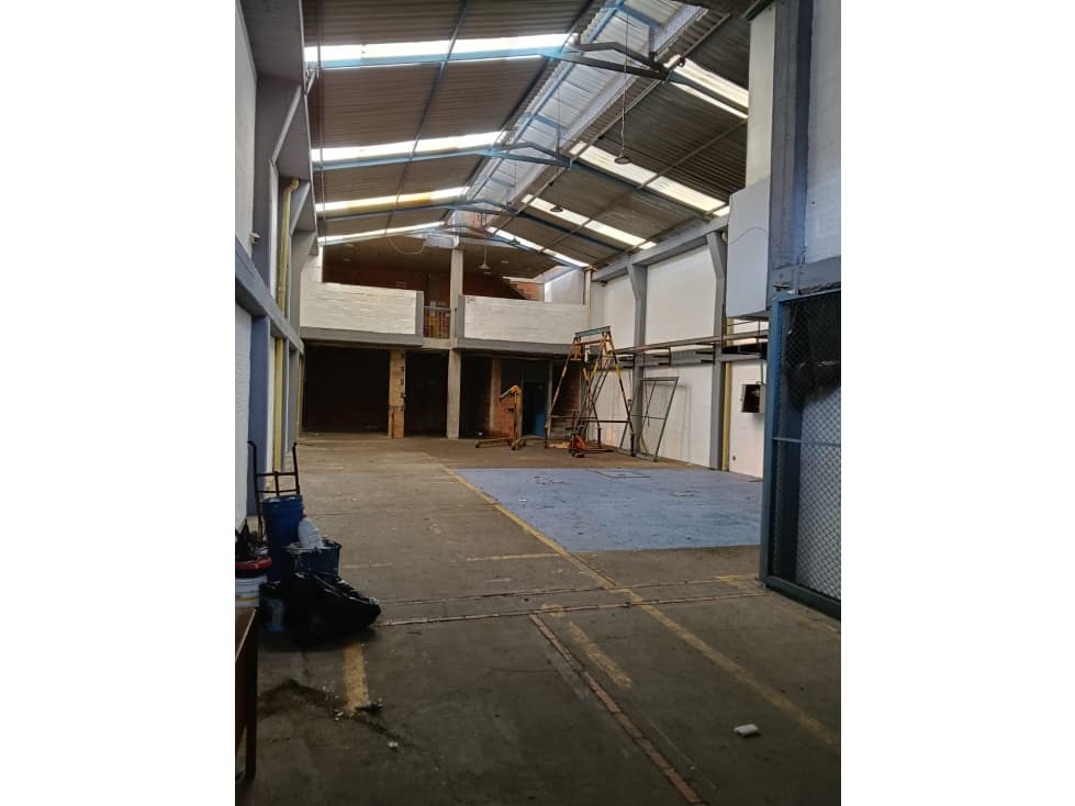 SE VENDE BODEGA INDUSTRIAL BARRIO CARVAJAL — foto 1