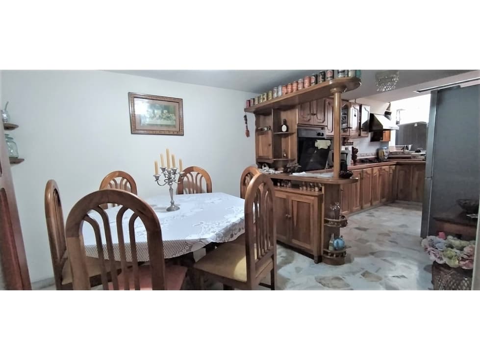 Venta de casa con renta en La Leonora — foto 2