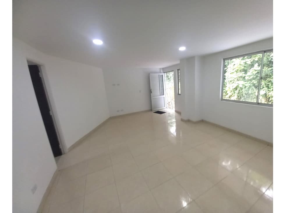Venta de local en Alcazares — foto 1
