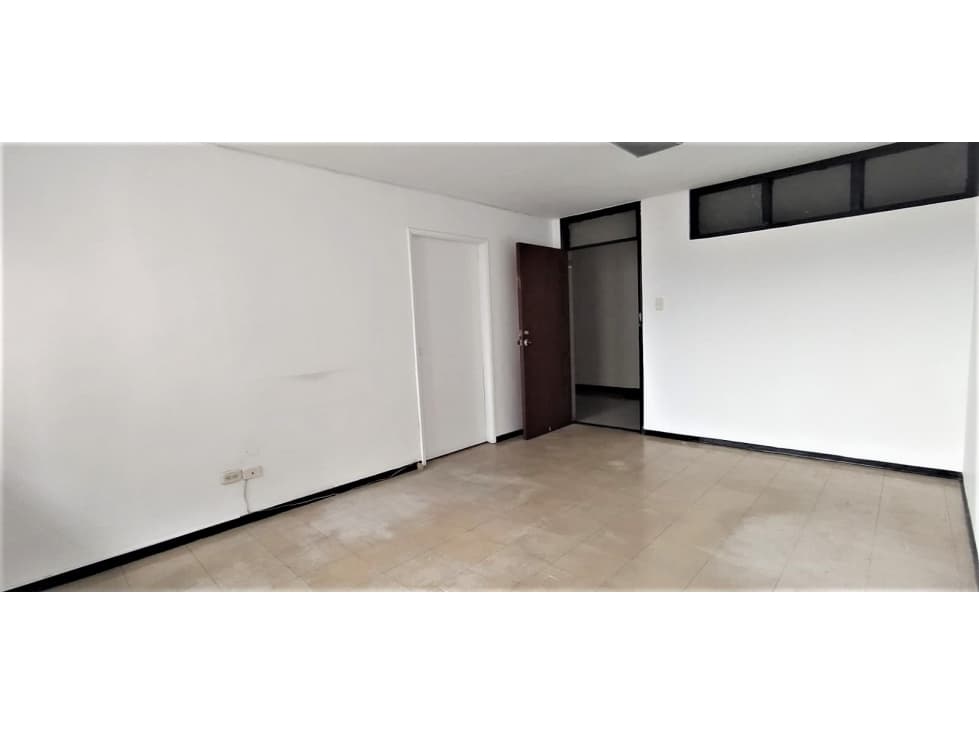 Venta de oficina en El Centro — foto 1