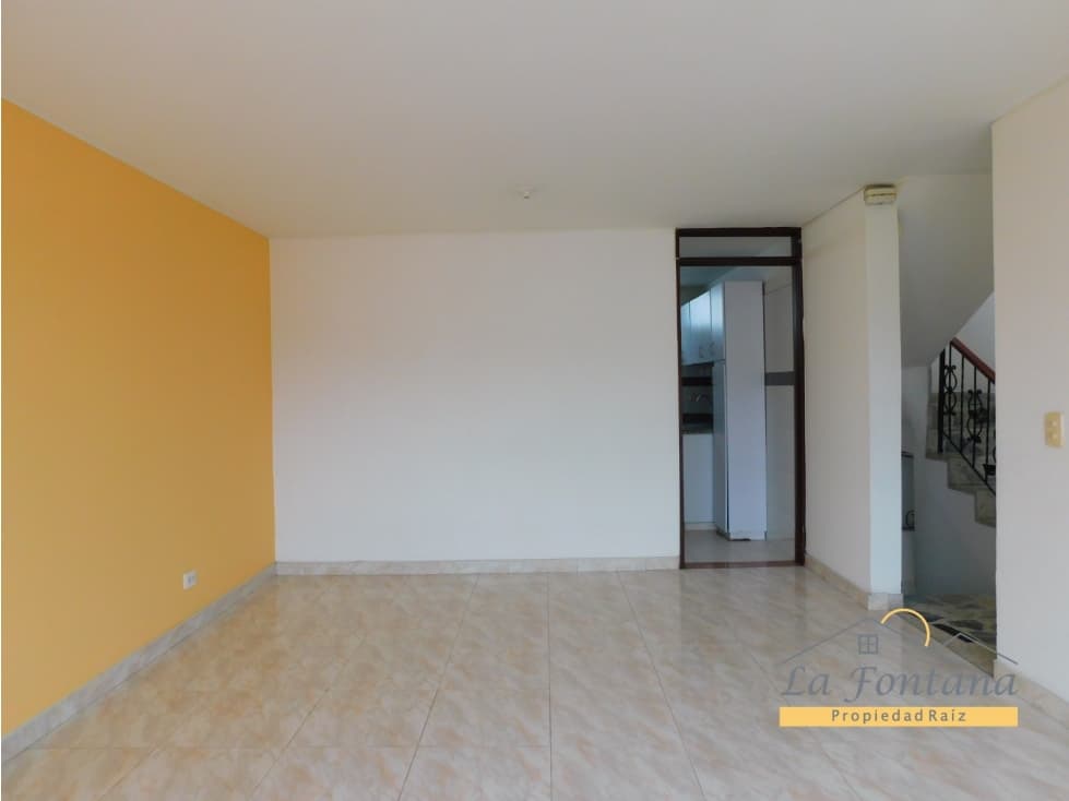Venta de casa en la Leonora — foto 1