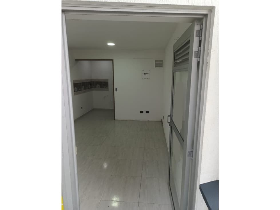 Venta de local en el Alta Suiza — foto 1