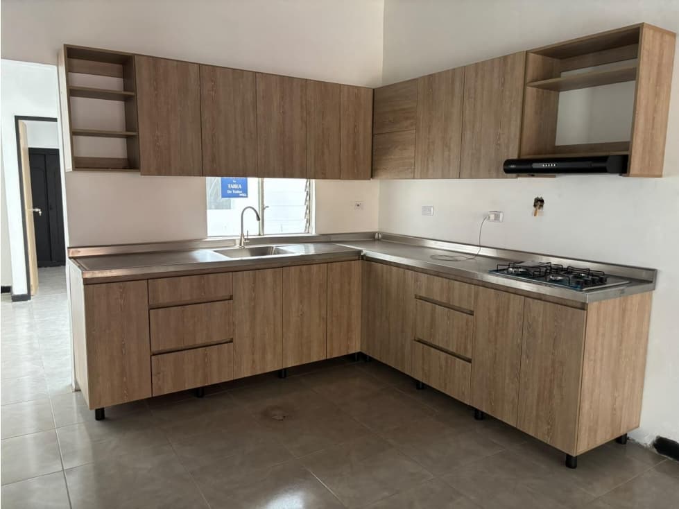 CASA EN ARRIENDO EN LOS COLORES COD 10777 — foto 1