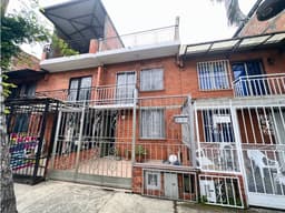 SE VENDE CASA EN CIUDAD CORDOBA RESERVADO AMPLIA