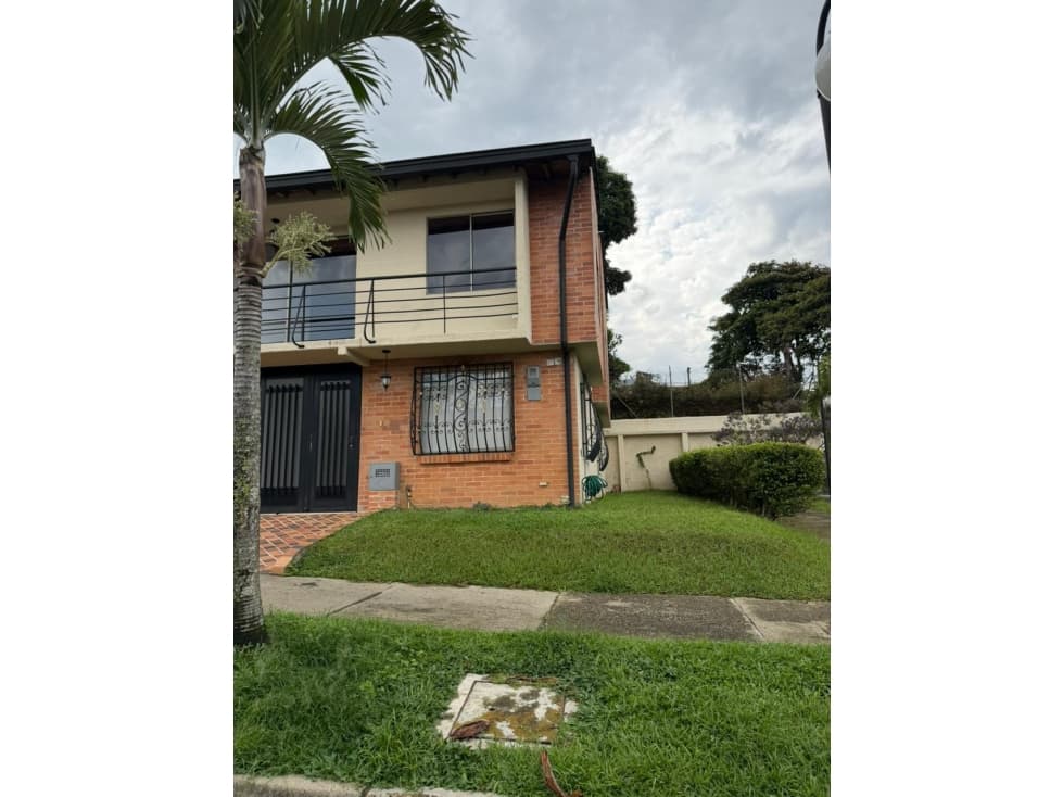 CASA UNIFAMILIAR EN ARRIENDO LA ESTRELLA — foto 1