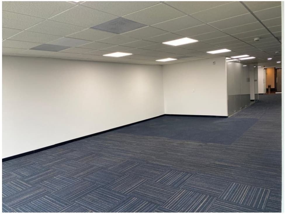 Oficina con Amplios Espacios en Chico Reservado 303m2 — foto 4