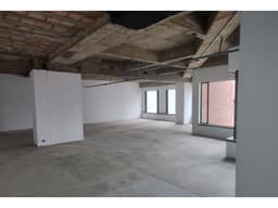 Oficina con Amplios Espacios en Chico Reservado 710 m2