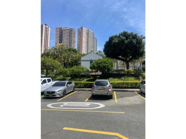 CASA ESQUINERA EN UNIDAD CERRADA SABANETA
