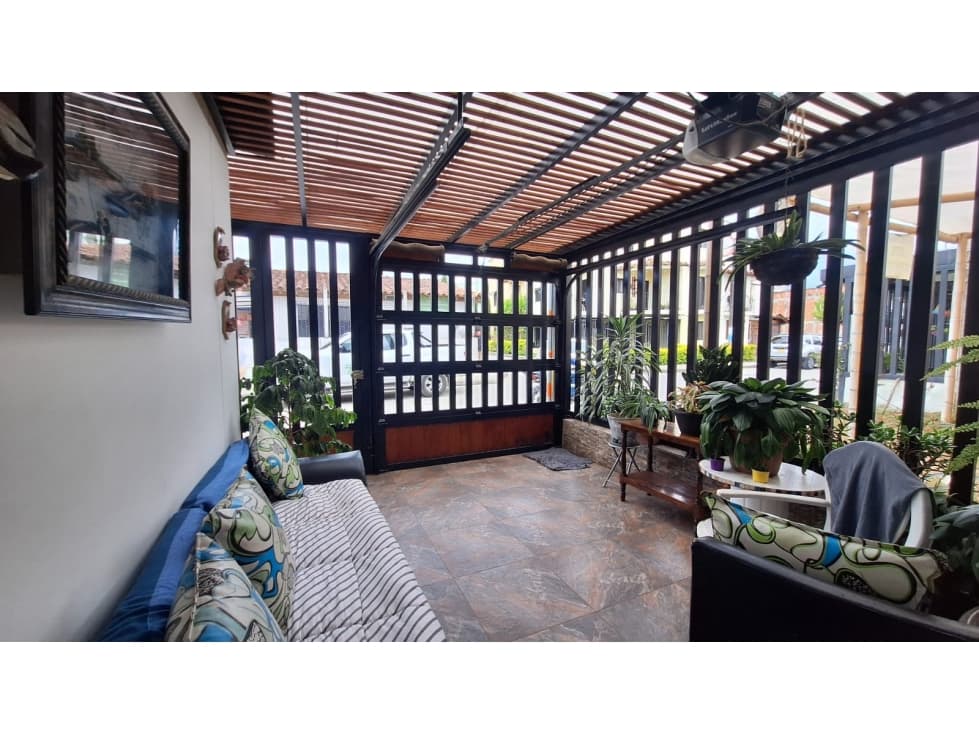 CASA UNIFAMILIAR DE 3 NIVELES EN MARINILLA — foto 1