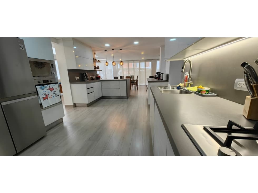 Venta de casa de 3 niveles en Sabaneta — foto 1