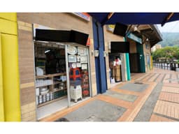 FRENTE A DITAIRES ITAGÜÍ LOCAL PEQUEÑO PERO ESTRATÉGICO