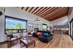 Vendo casa campestre  en Envigado, loma del Escobero. 