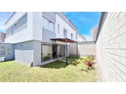 CASA UNIFAMILIAR CON ESTILO Y DISEÑOS DE AMBIENTES ABIERTOS -RIONEGRO