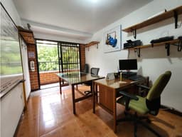 CASA UNIFAMILIAR EN SABANETA, SECTOR PLANO, NO PAGA ADMINISTRACIÓN