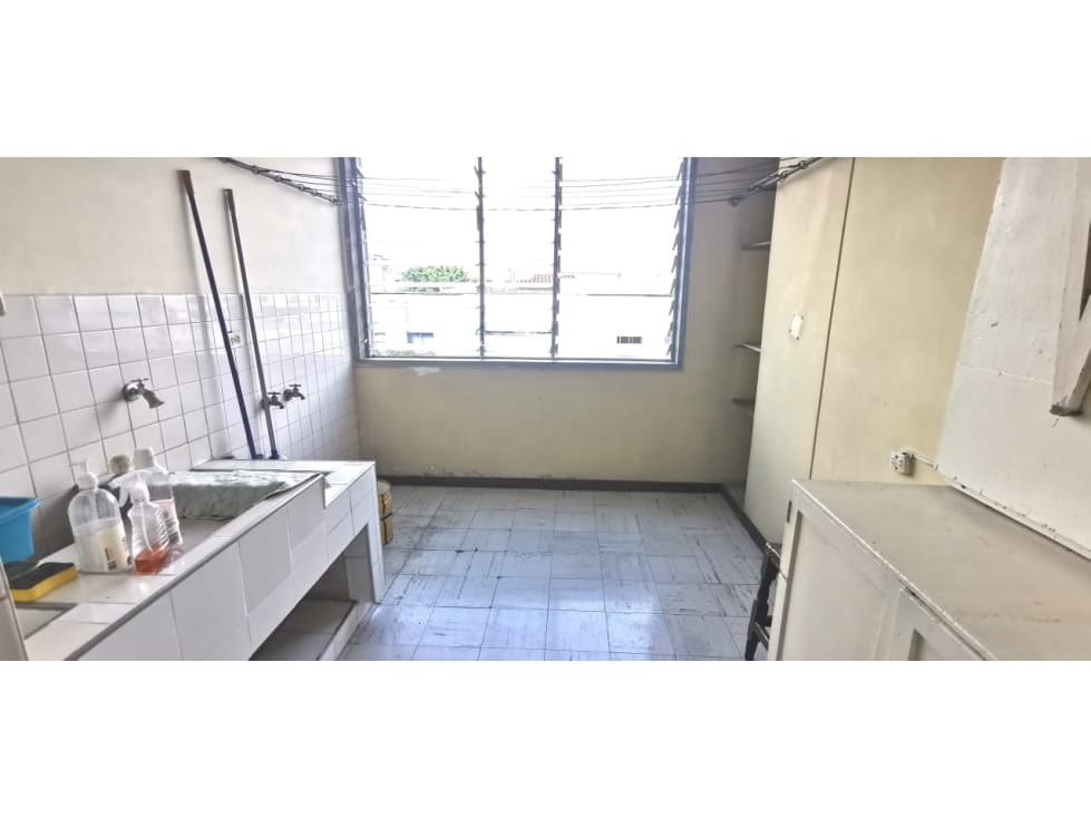 Venta apartamento para remodelar en Suramericana — foto 4