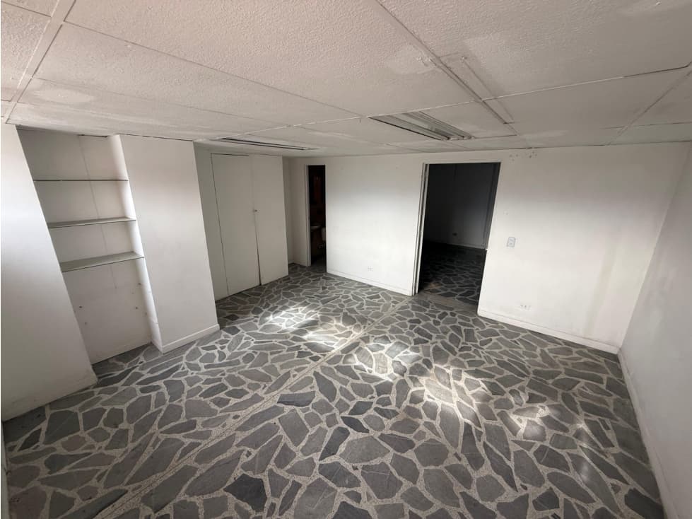 local comercial con parqueadero privado — foto 5
